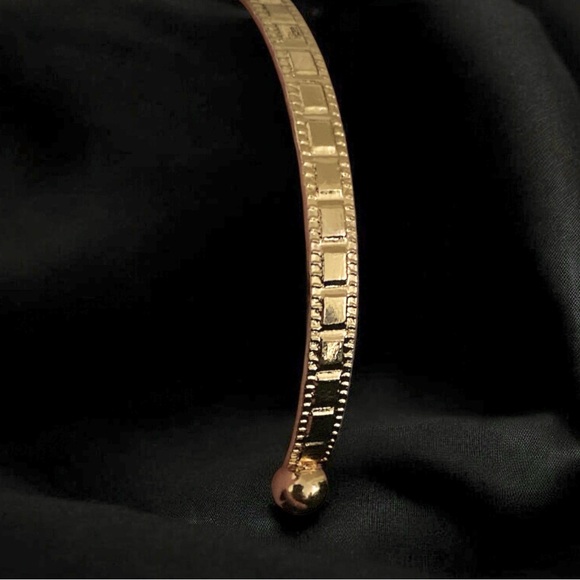 Women’s Gold Plated Bangle adjustable bracelet - Cuff Bracelet - Picture 2 of 5